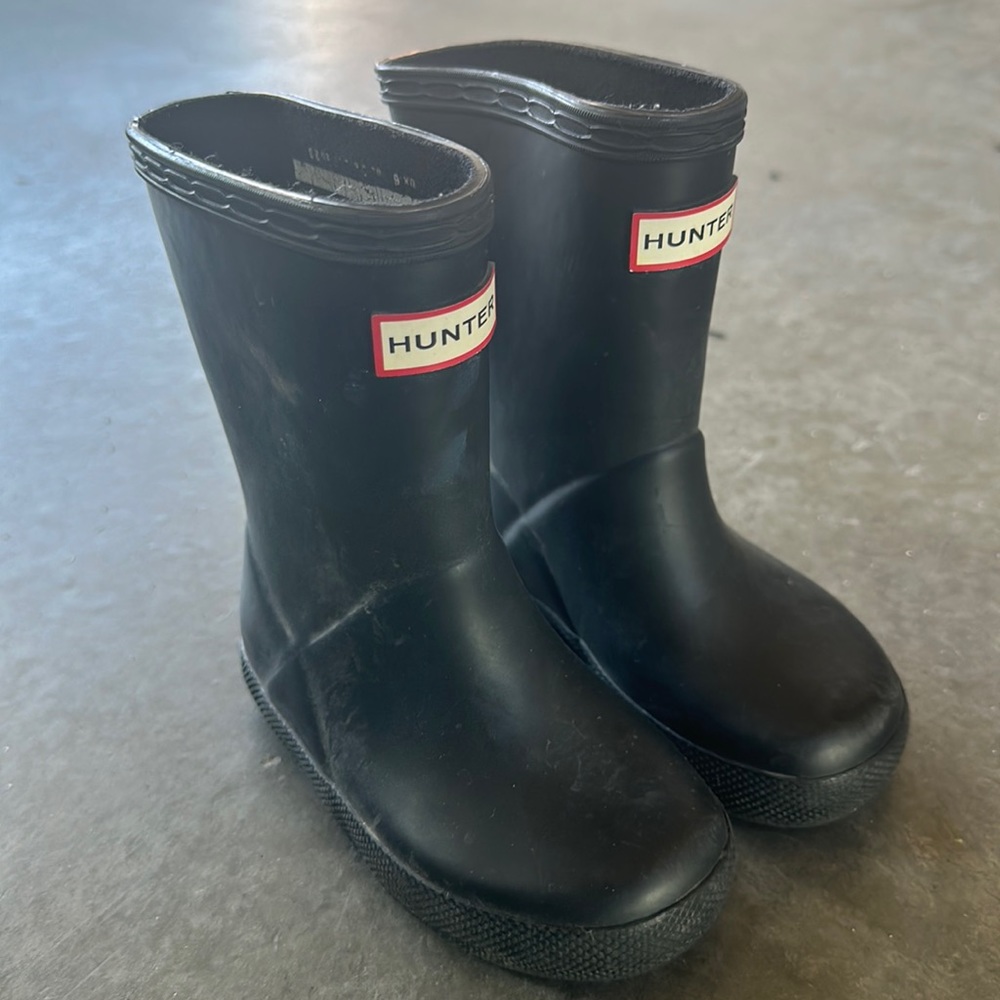 Black Hunter boots- good condition !